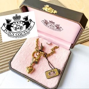 JUICY COUTURE Gold plated toggle necklace.